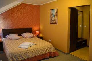 Мотели Motel Korona Mostiska Улучшенный номер с кроватью размера «king-size»-5